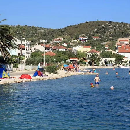 Appartement By The Sea Vinisce, Trogir - 10006 Vinišće